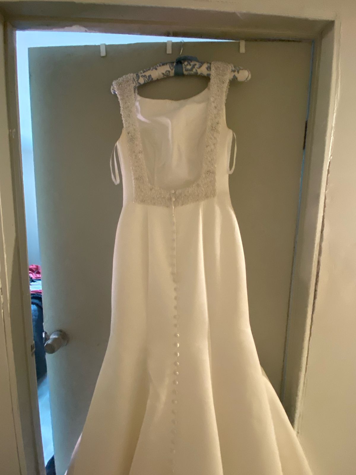 Size 10 Satin White A-line Dress on Queenly