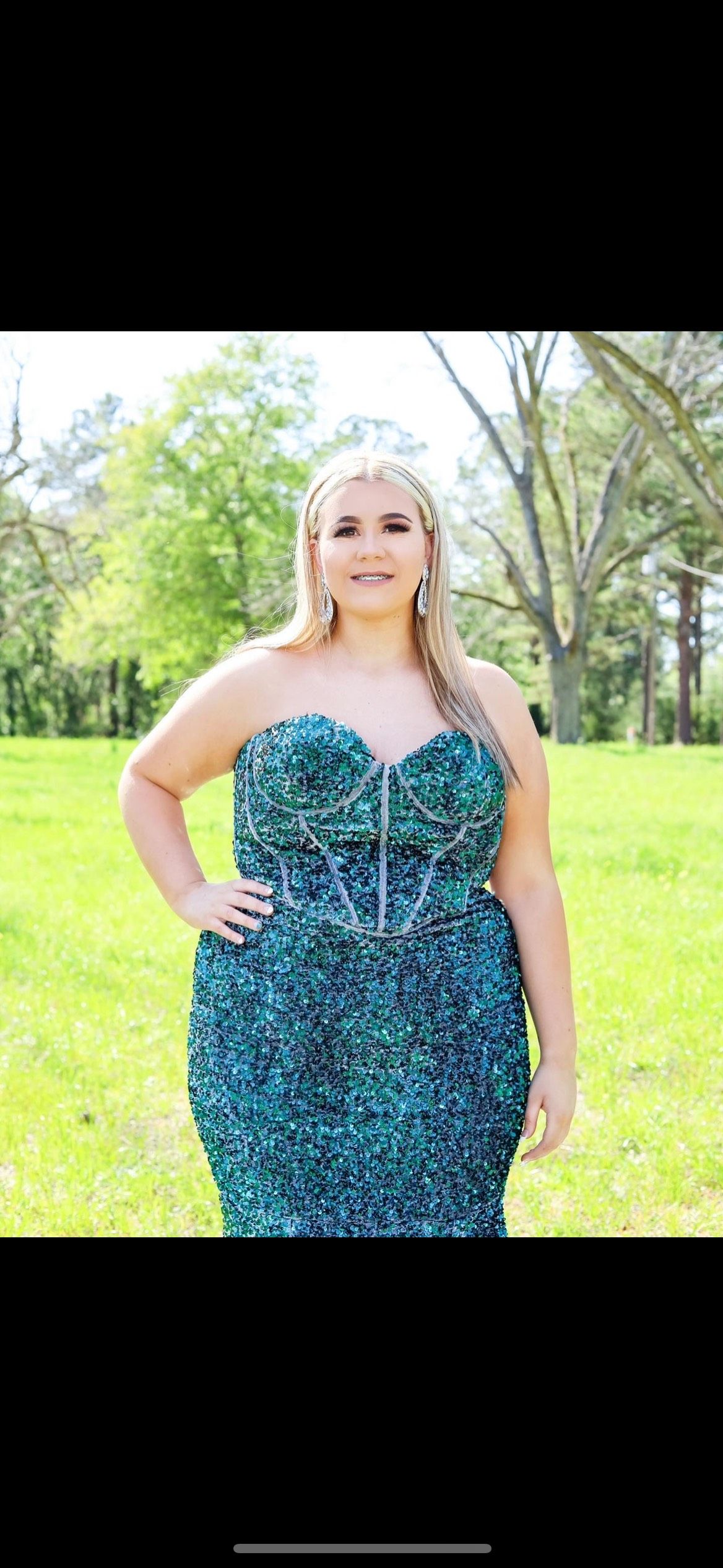 Portia and Scarlett Plus Size 16 Prom Emerald Silver Mermaid Dress on Queenly