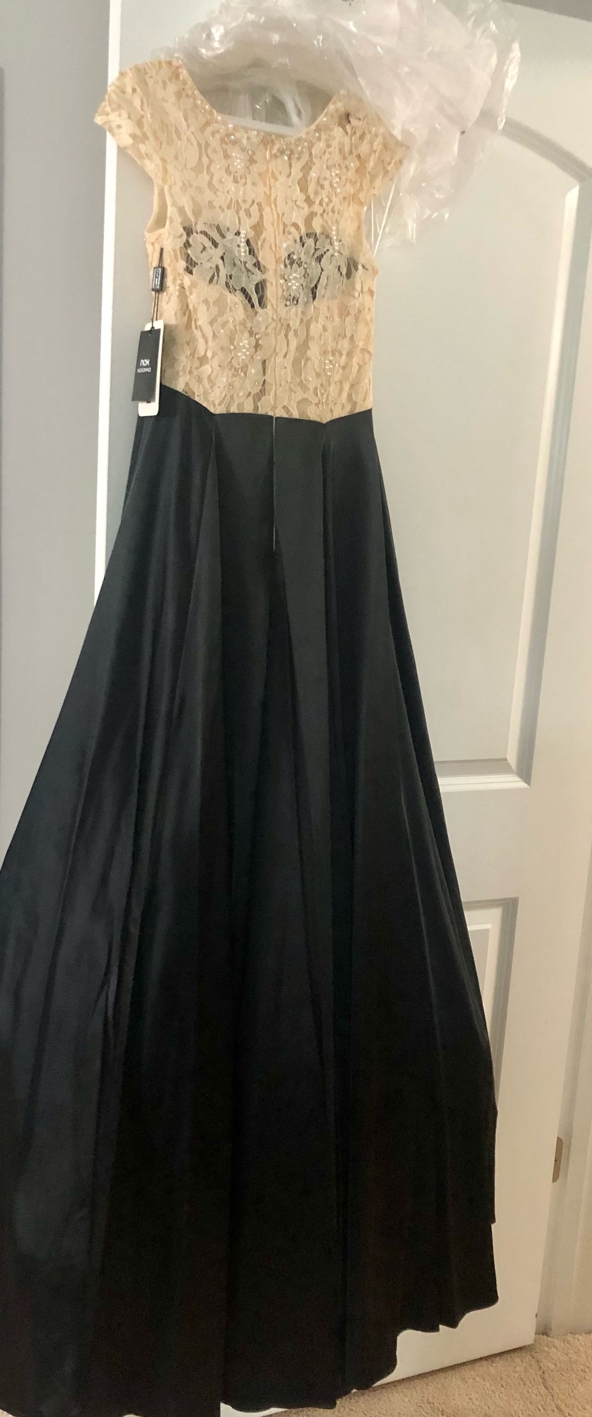 Size 2 Prom Cap Sleeve Lace Black Ball Gown on Queenly