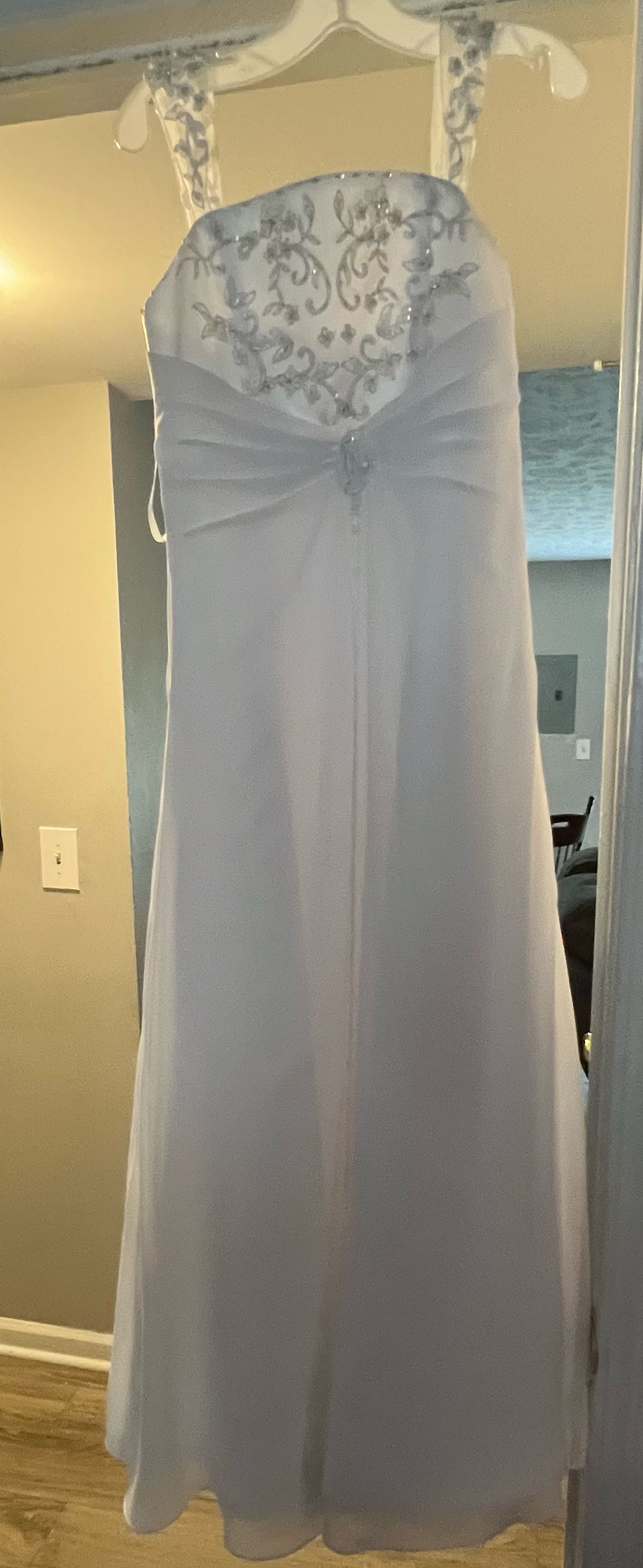 Girls Size 10 White Floor Length Maxi on Queenly