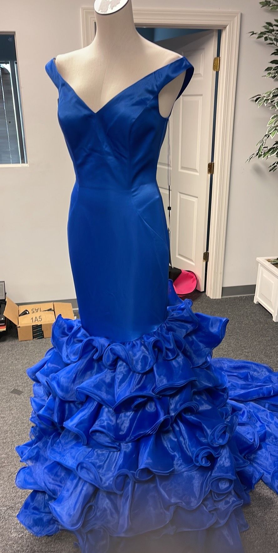 Ashley Lauren Size 4 Prom Blue Mermaid Dress on Queenly