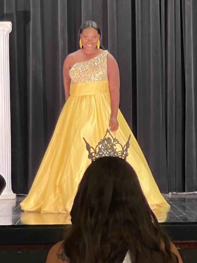 Size 14 Pageant Yellow Ball Gown on Queenly