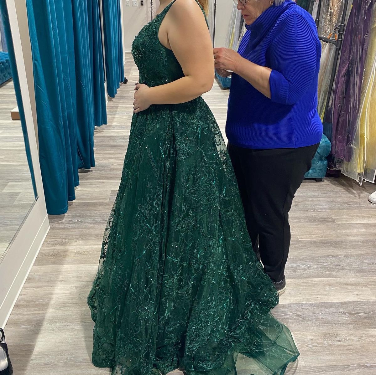 Ellie Wilde Size 12 Prom Off The Shoulder Emerald Green Ball Gown on Queenly