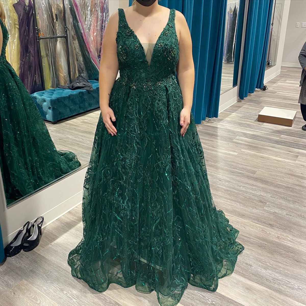 Mint Green Ball Gown In Net Adorned With Gotta Applique Embroidery Online -  Kalki Fashion | Gowns, Green ball gown, Ball gowns