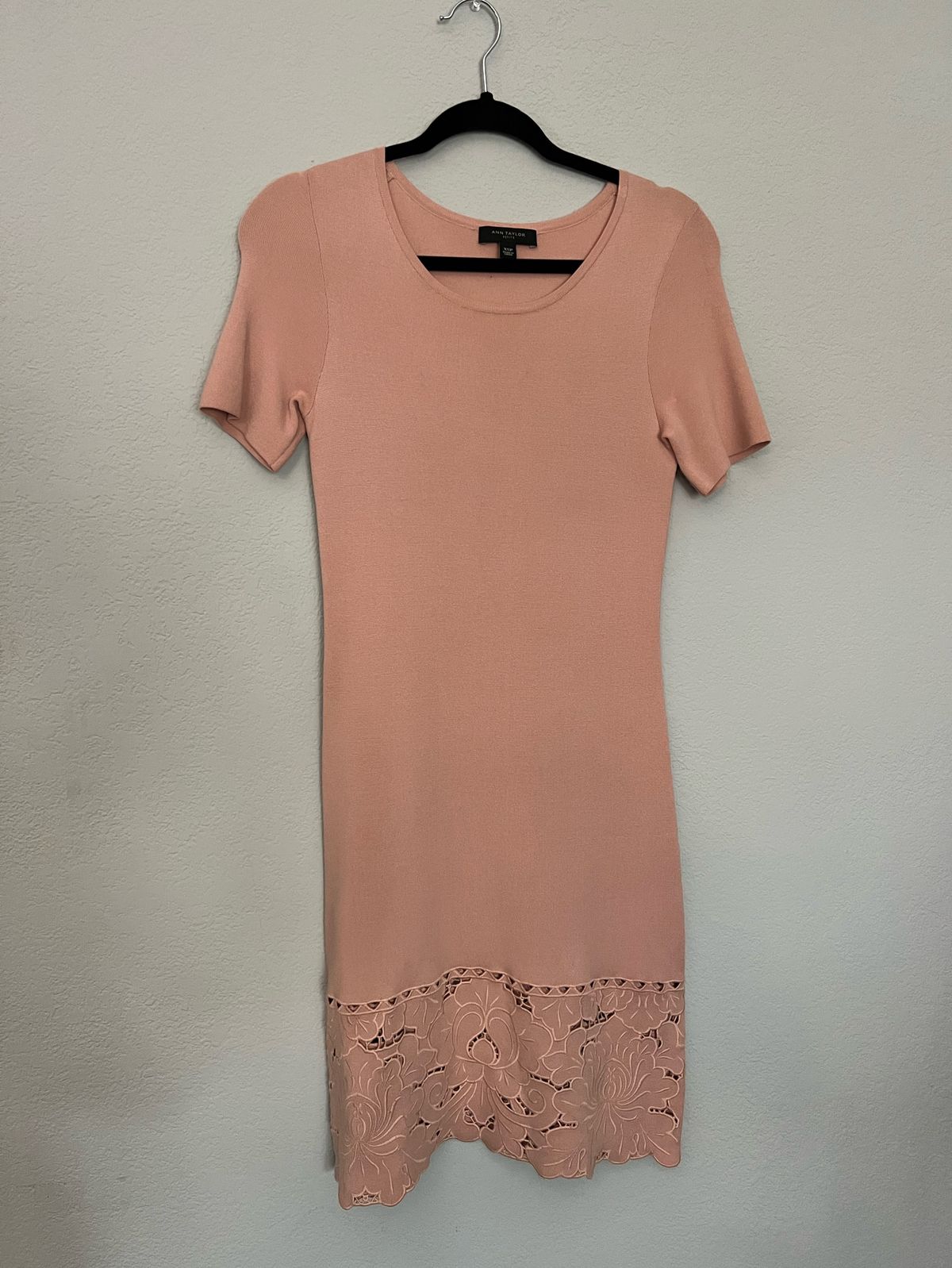 Ann Taylor Size 0 Homecoming Cap Sleeve Lace Coral Cocktail Dress on Queenly
