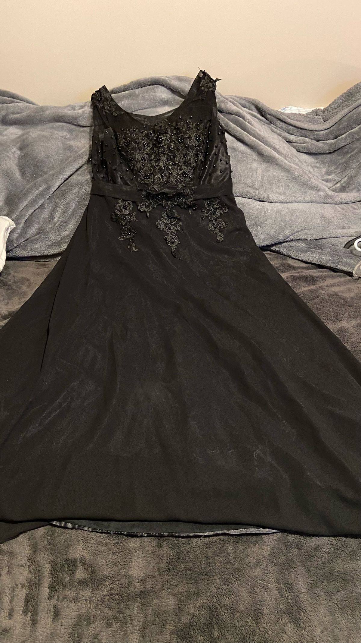 Plus Size 16 Homecoming Lace Black A-line Dress on Queenly