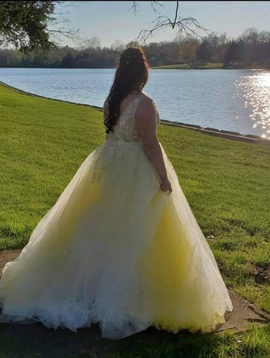 Jovani Size 14 Prom Plunge Lace Yellow Ball Gown on Queenly