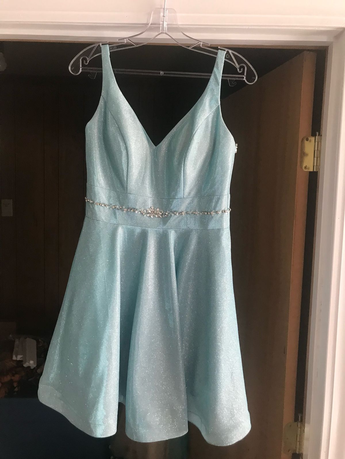 Ellie Wilde Size 4 Homecoming Sequined Light Blue Cocktail Dress on Queenly