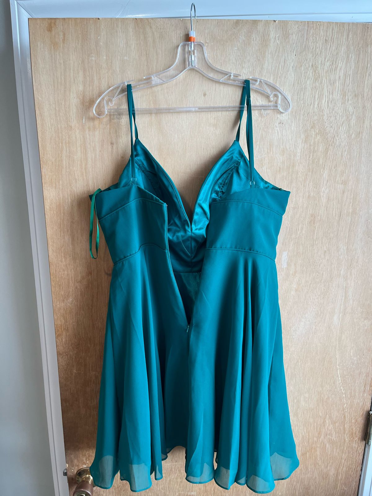 Lucci LU Size 12 Homecoming Green Cocktail Dress on Queenly