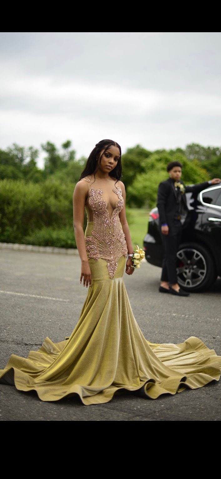 sew in official Size 0 Prom Gold Dress With Train on Queenly