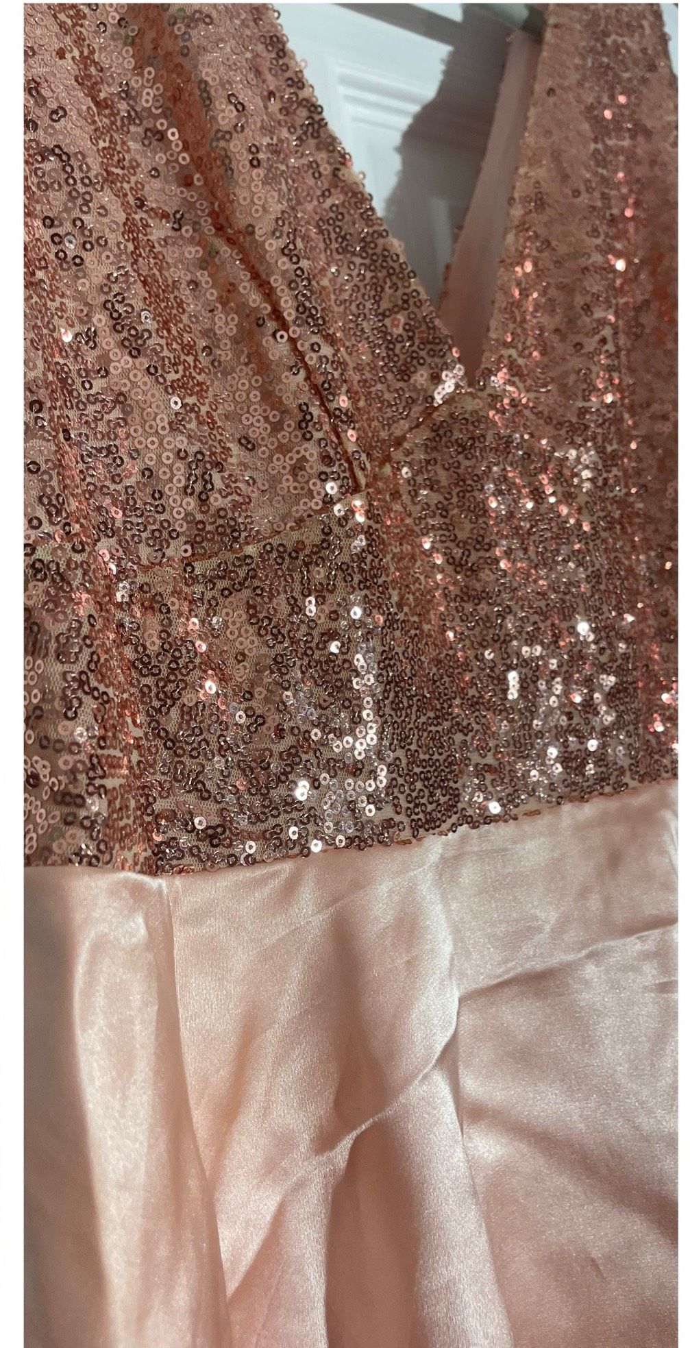 Size 6 Homecoming Sequined Rose Gold Cocktail Dress on Queenly