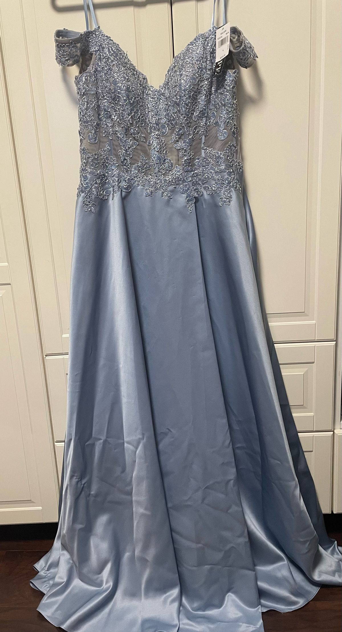 Size 6 Prom Blue Cocktail Dress on Queenly