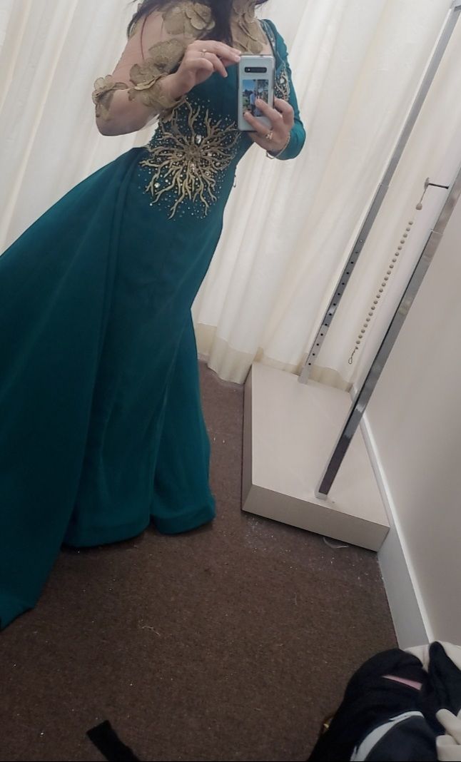 Fouad Sarkis  Size 10 Prom Long Sleeve Sequined Emerald Green Ball Gown on Queenly