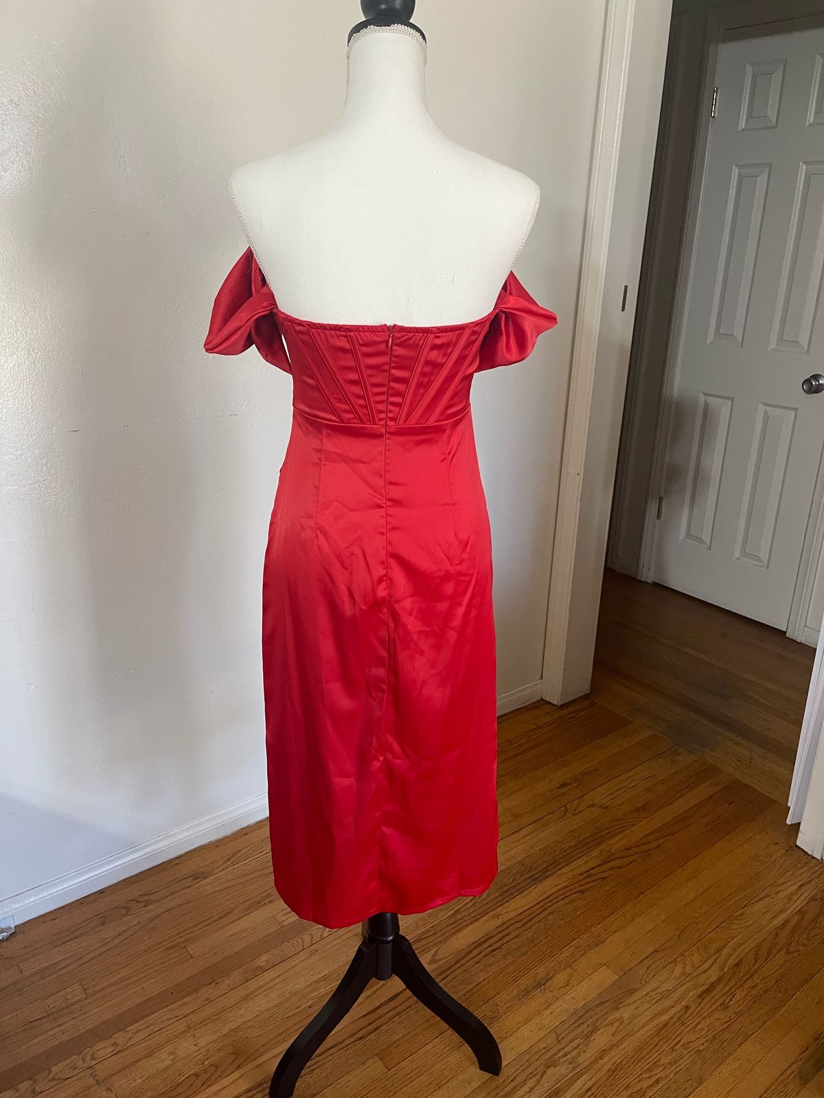 Size 4 Homecoming Red Side Slit Dress on Queenly