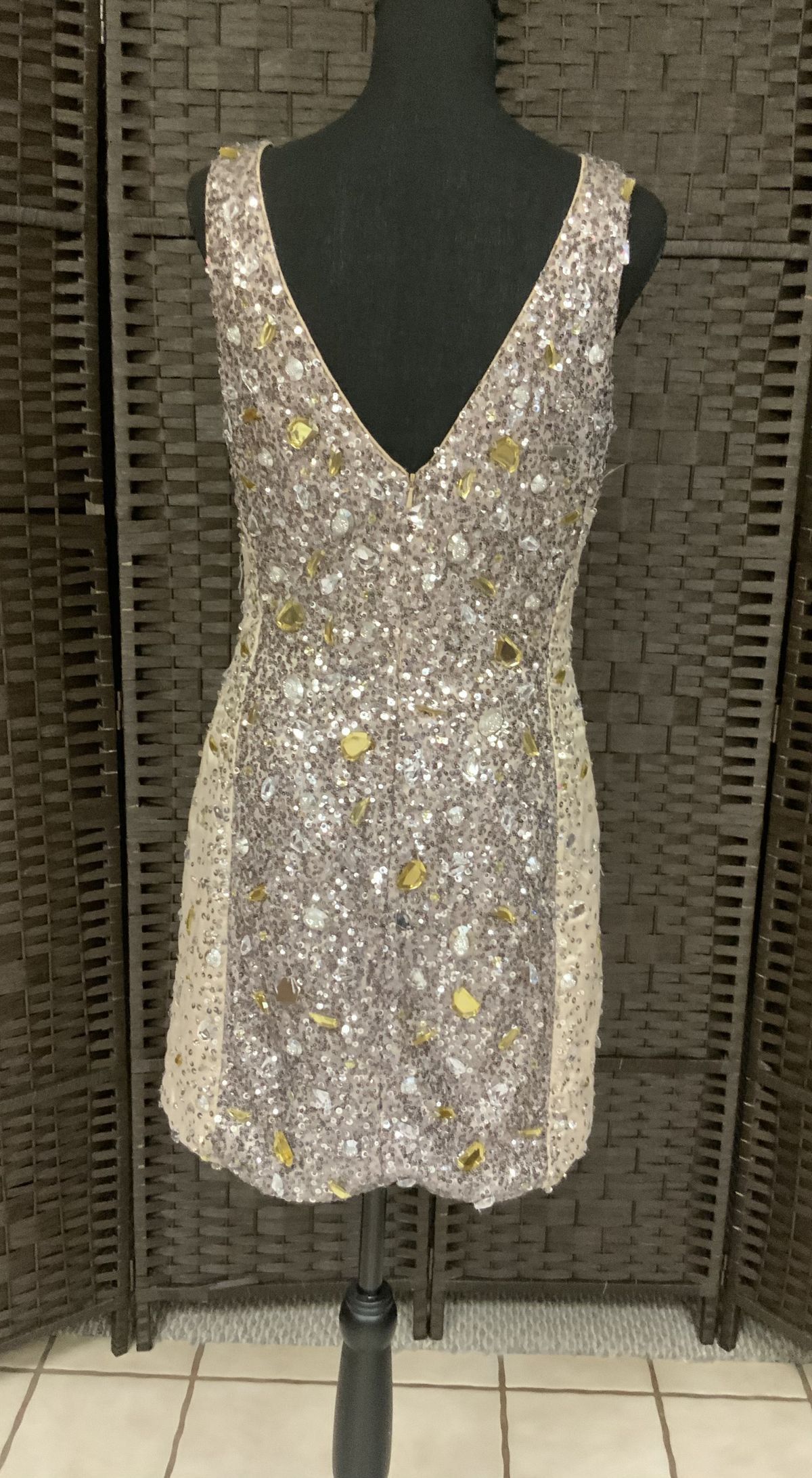 Tony Bowls Size 6 Gold Cocktail Dress on Queenly