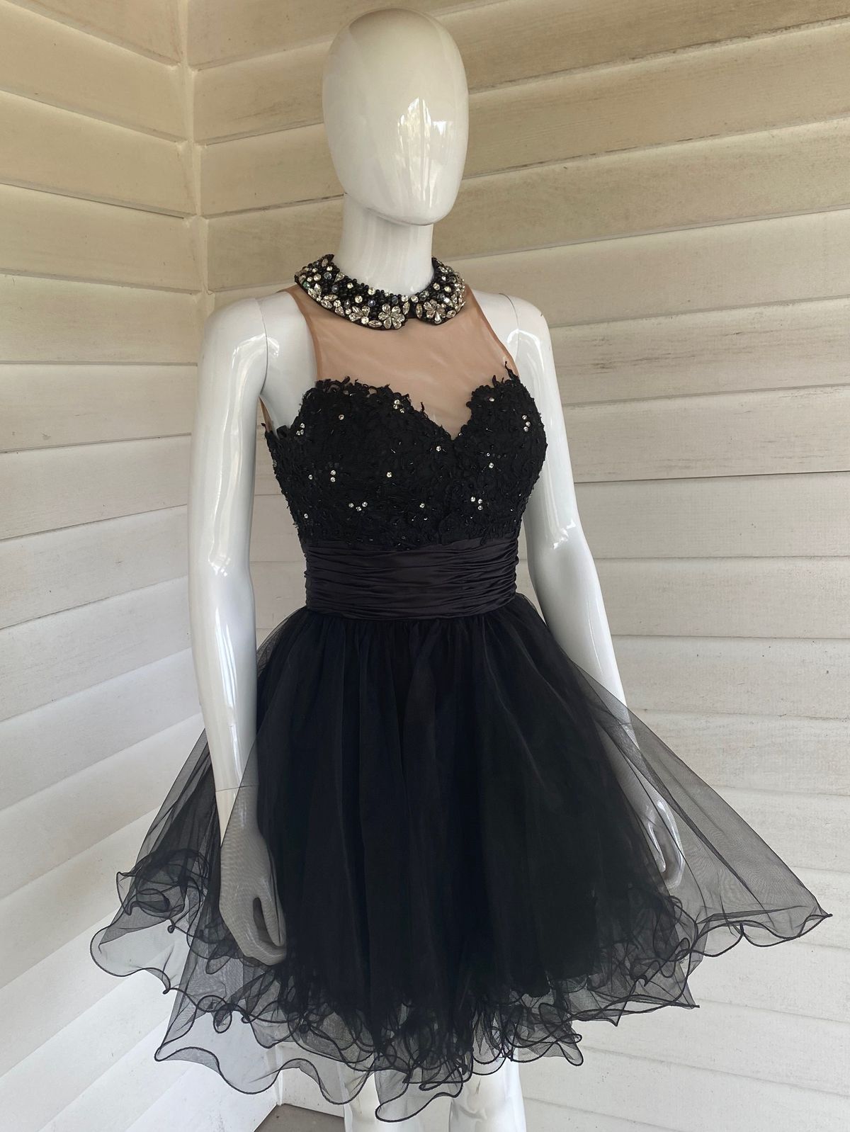 Sherri Hill Size 0 High Neck Lace Black Cocktail Dress on Queenly