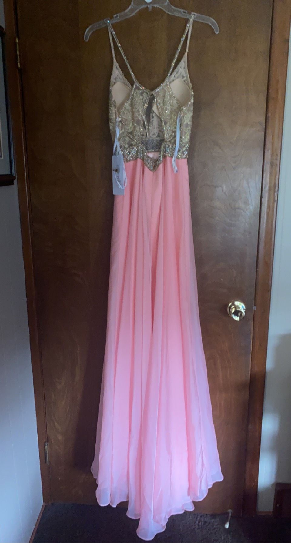 Mon Cheri Size 4 Coral Floor Length Maxi on Queenly