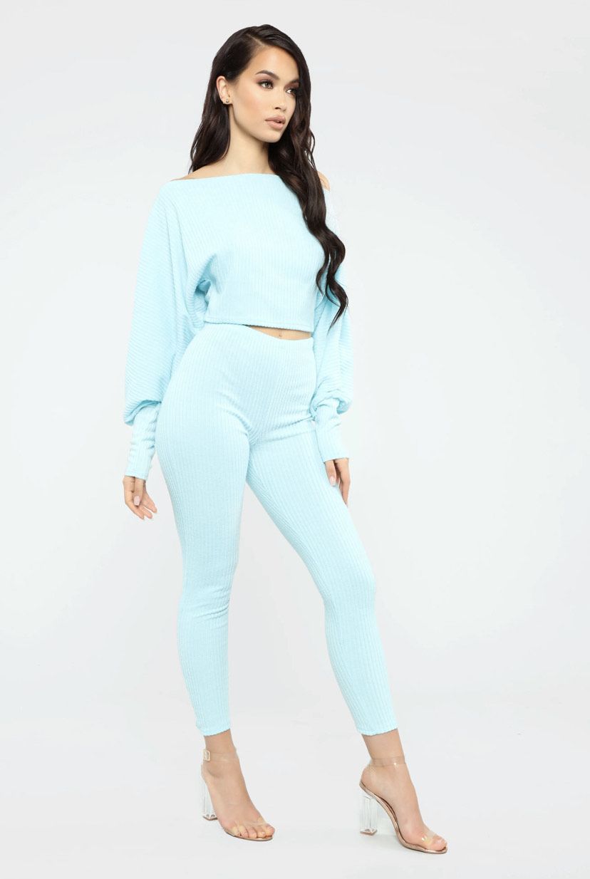 Size 4 Long Sleeve Light Blue Formal Jumpsuit on Queenly