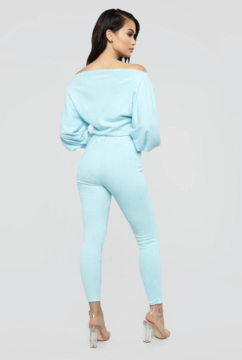 Size 4 Long Sleeve Light Blue Formal Jumpsuit on Queenly