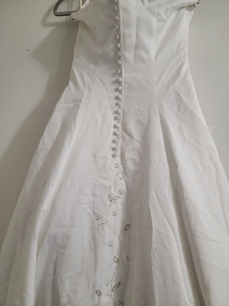 Roberto  Size 4 White Dress With Train on Queenly