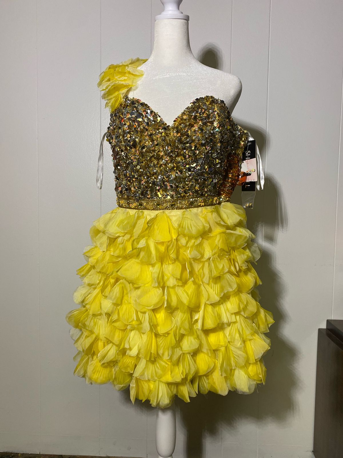 Sherri Hill Size 14 Sequined Yellow Cocktail Dress on Queenly