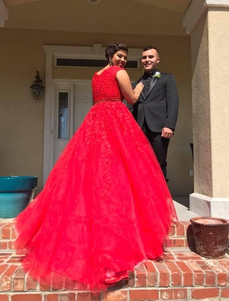 Sherri Hill Size 14 Prom Cap Sleeve Lace Red Ball Gown on Queenly