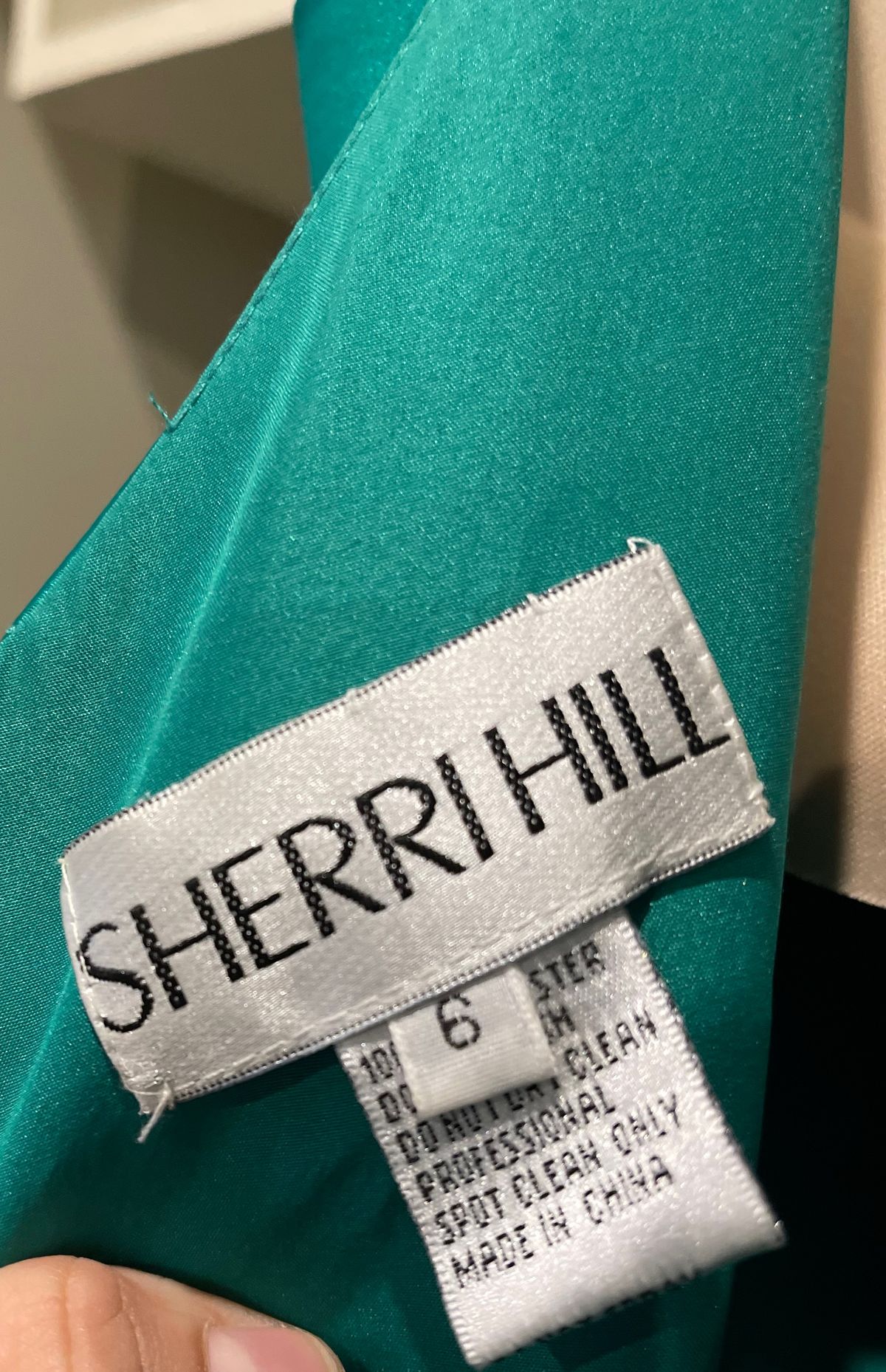 Sherri Hill Size 6 Prom Sheer Emerald Green Ball Gown on Queenly