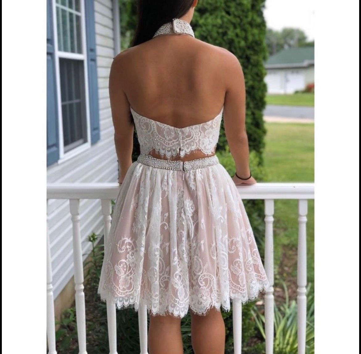 Sherri Hill Size 2 Homecoming High Neck Lace Nude Cocktail Dress on Queenly