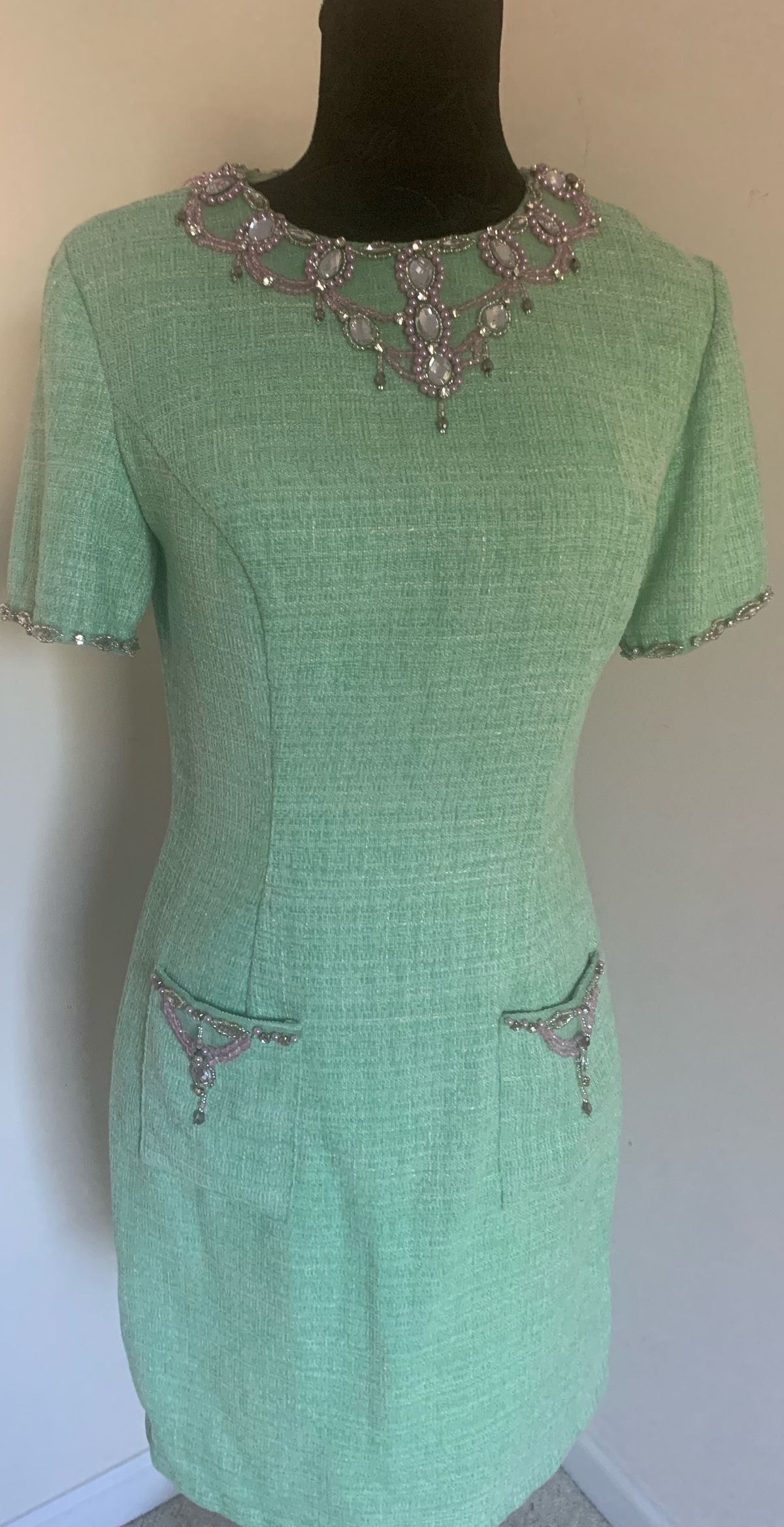 Ashley Lauren Size 6 Homecoming Cap Sleeve Sequined Light Green Cocktail Dress on Queenly