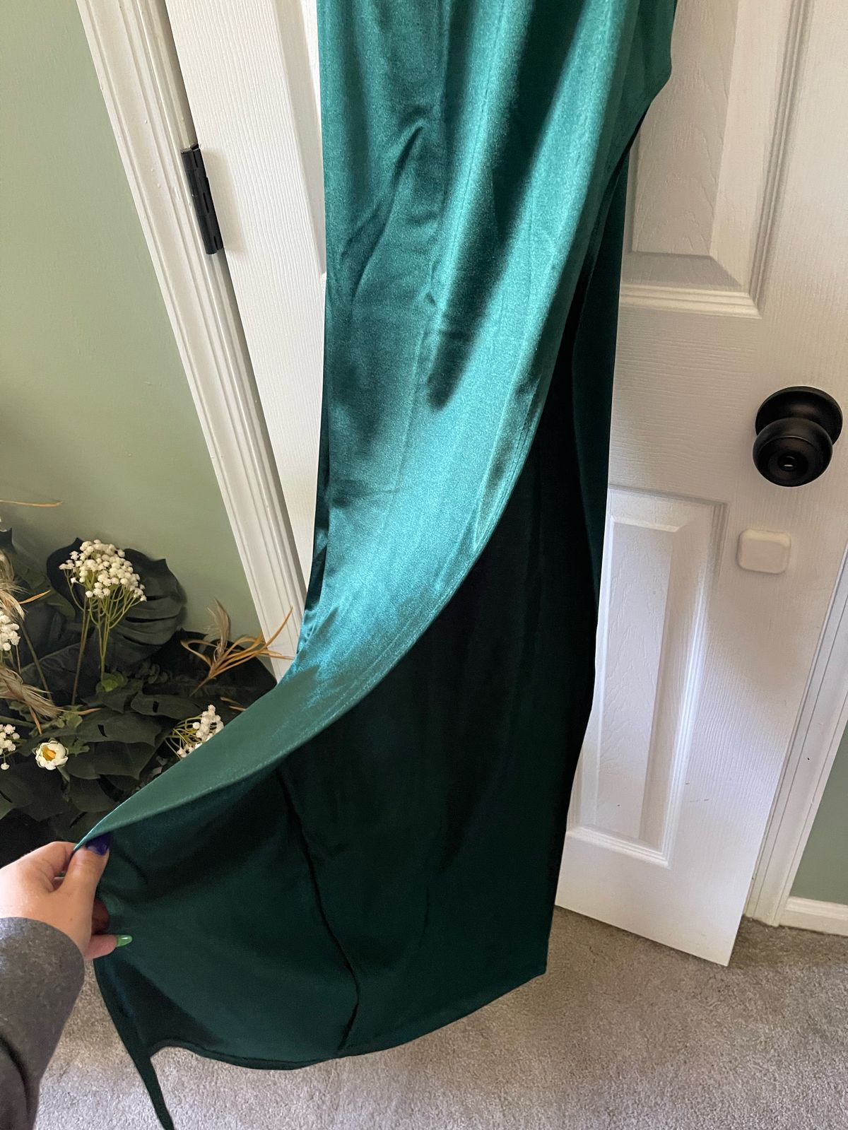 Windsor Size 6 Green Side Slit Dress on Queenly