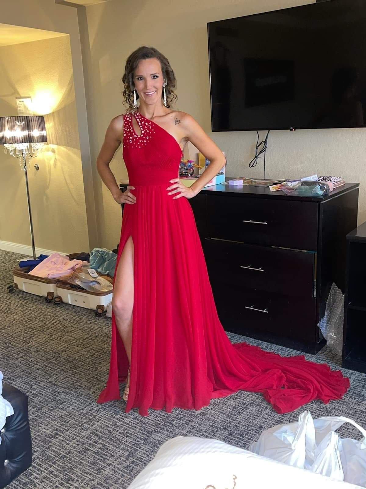 Elizabeth Calderon Size 0 Red Side Slit Dress on Queenly