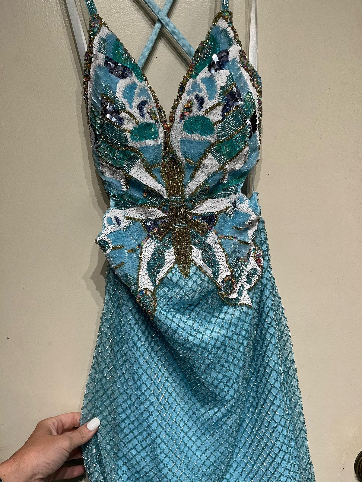 Size 4 Sequined Blue Cocktail Dress on Queenly