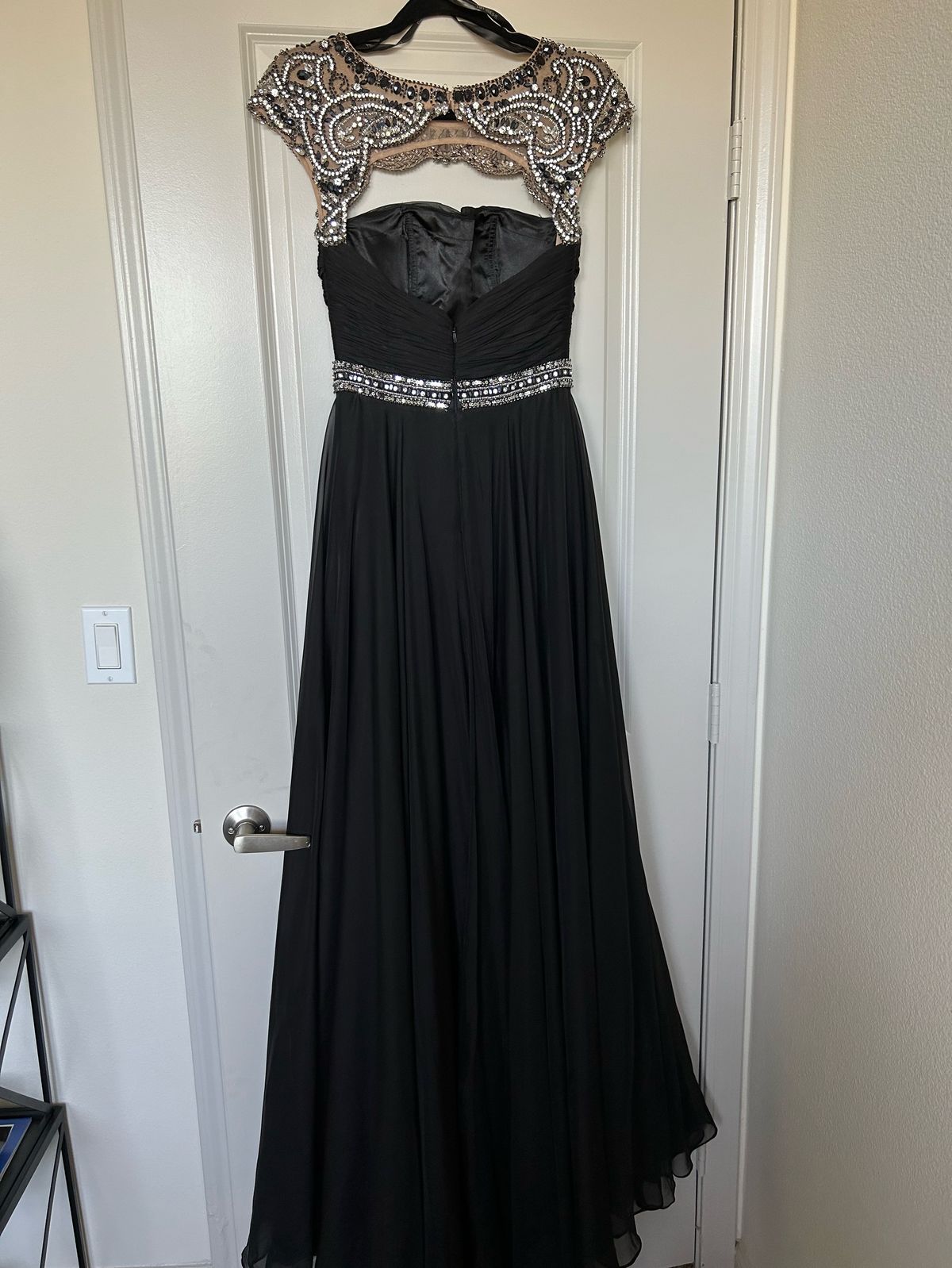 Sherri Hill Size 4 Prom Off The Shoulder Sequined Black A-line Dress on Queenly