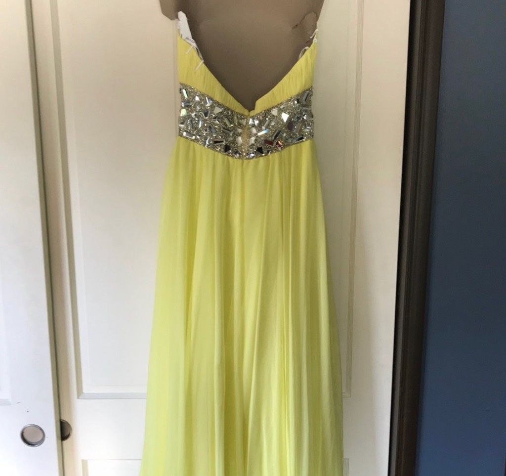 Jovani Size 6 Prom Plunge Sequined Yellow A-line Dress on Queenly