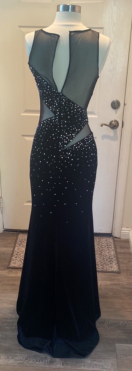 Madison James Size 2 Velvet Black Cocktail Dress on Queenly