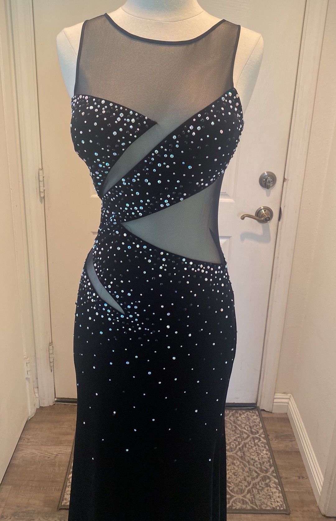 Madison James Size 2 Velvet Black Cocktail Dress on Queenly