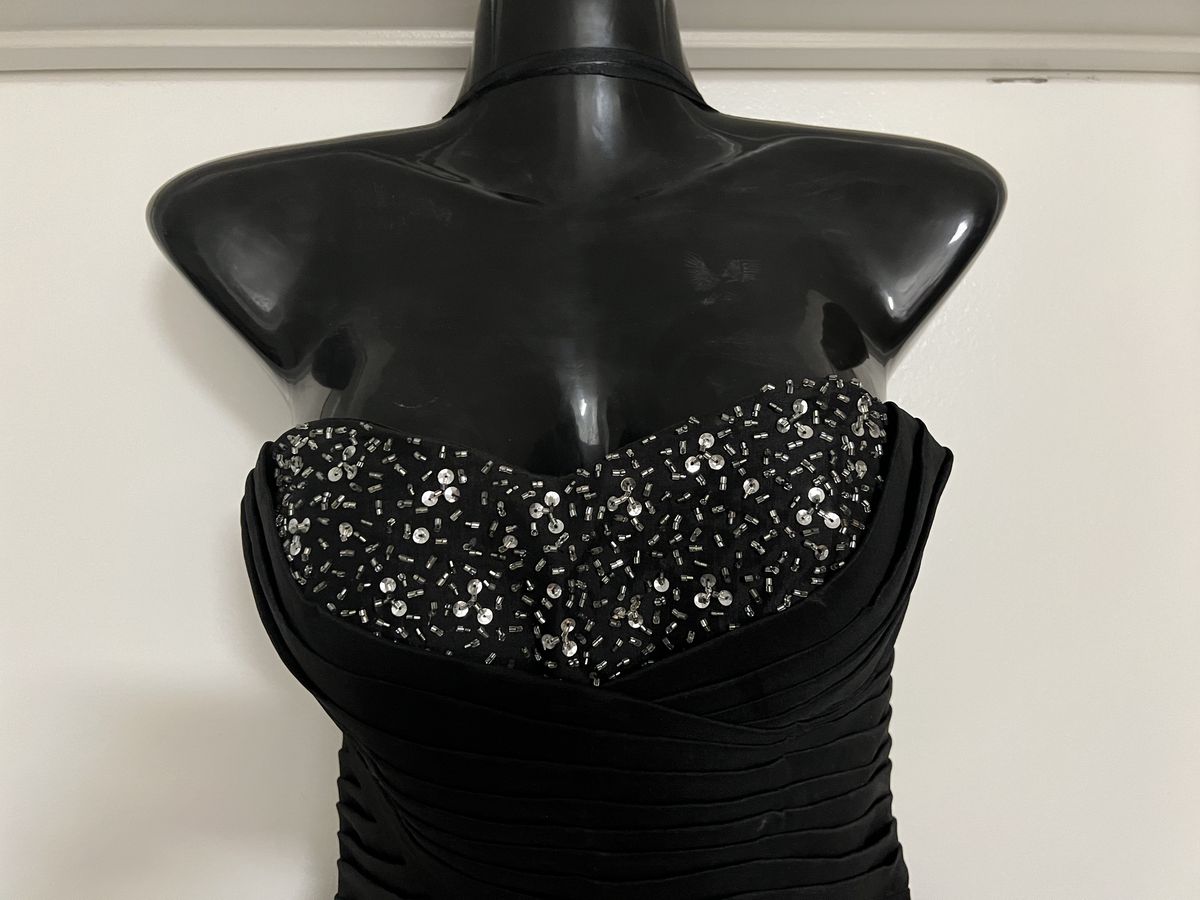 Size 6 Strapless Black Cocktail Dress on Queenly