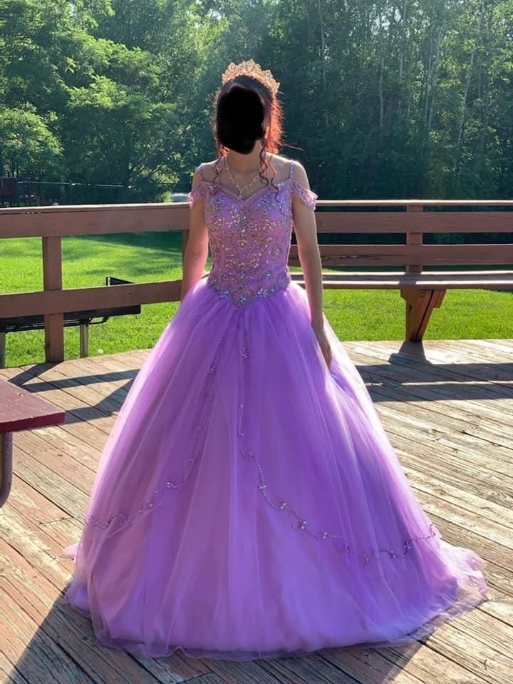Size 2 Prom Sequined Light Purple Dress With Train on Queenly