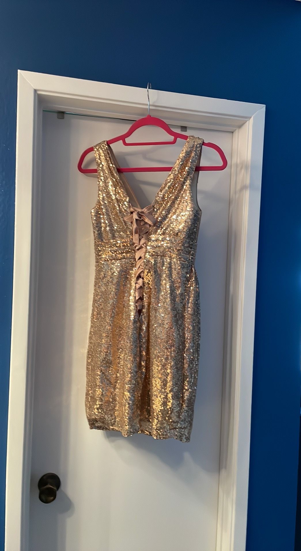 Size 6 Nightclub Sequined Gold Cocktail Dress on Queenly