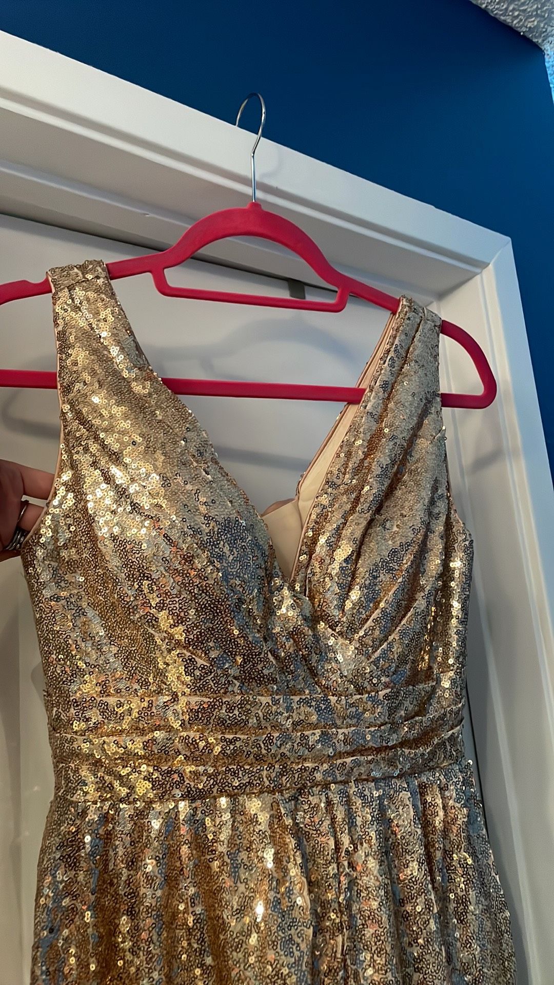 Size 6 Nightclub Sequined Gold Cocktail Dress on Queenly