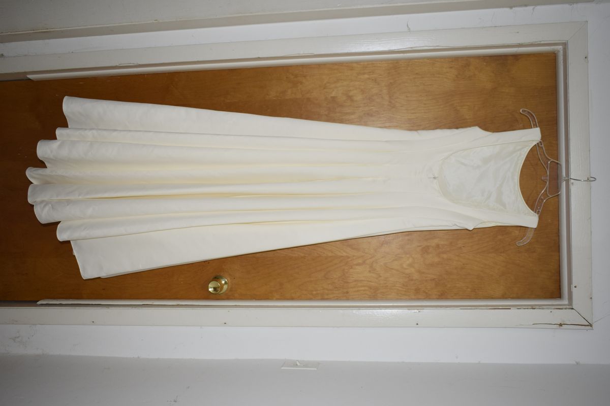 Size 8 Wedding White A-line Dress on Queenly