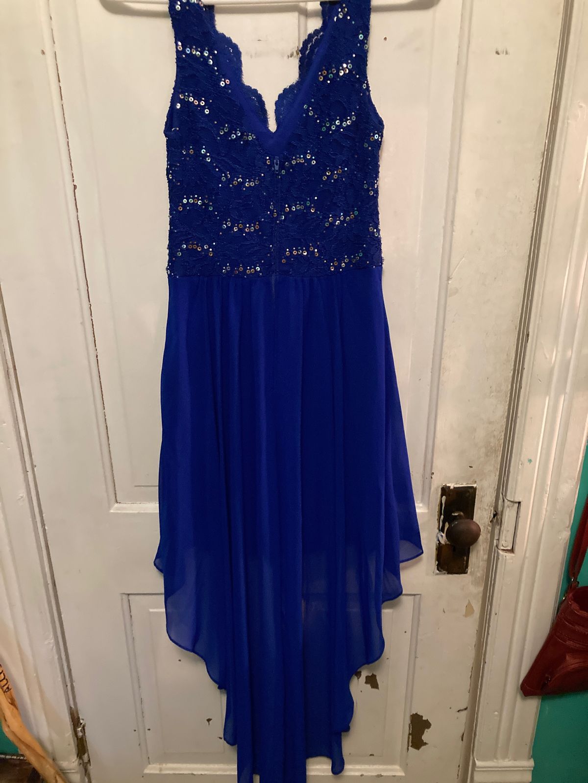 Size 2 Homecoming Sequined Blue Dress With Train on Queenly