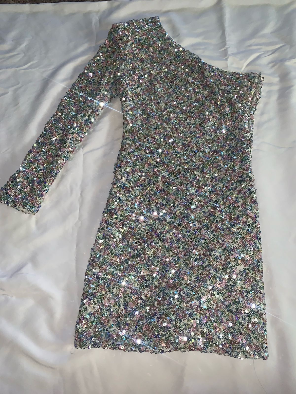 Size 2 Pageant Sequined Silver Cocktail Dress on Queenly
