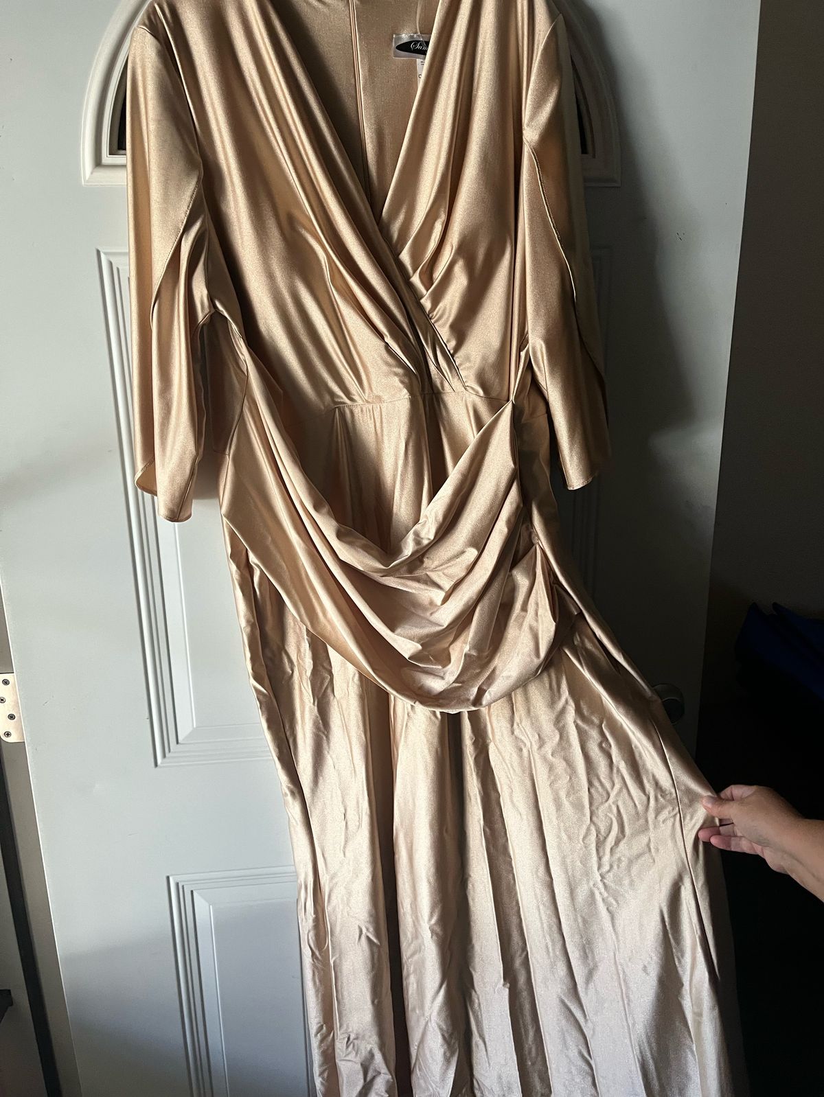 Plus Size 24 Satin Gold Floor Length Maxi on Queenly