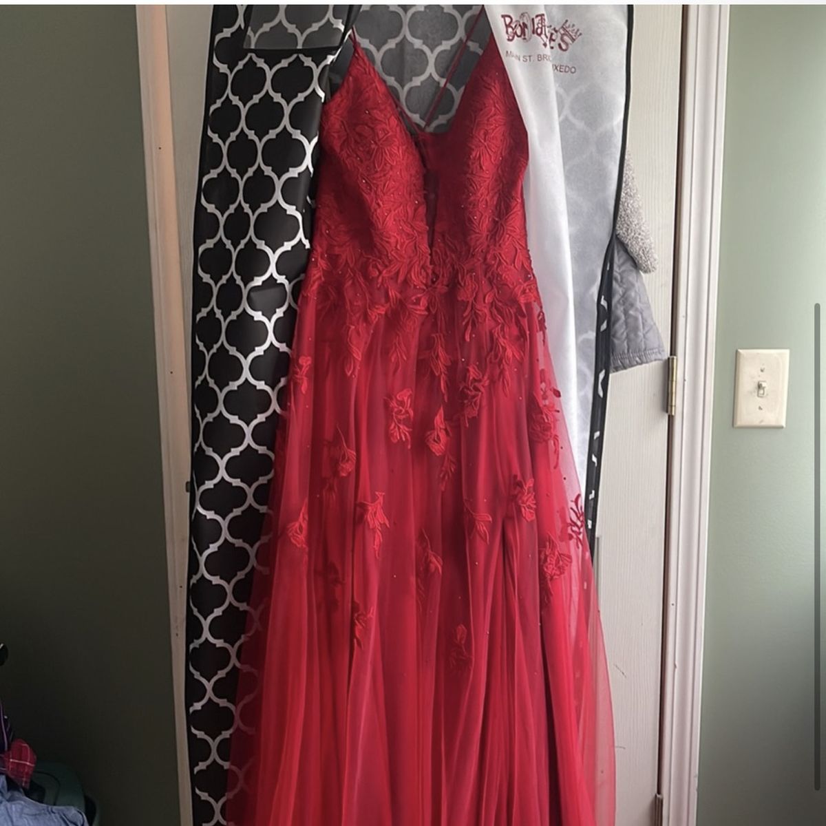 Faviana Size 10 Prom Lace Red A-line Dress on Queenly