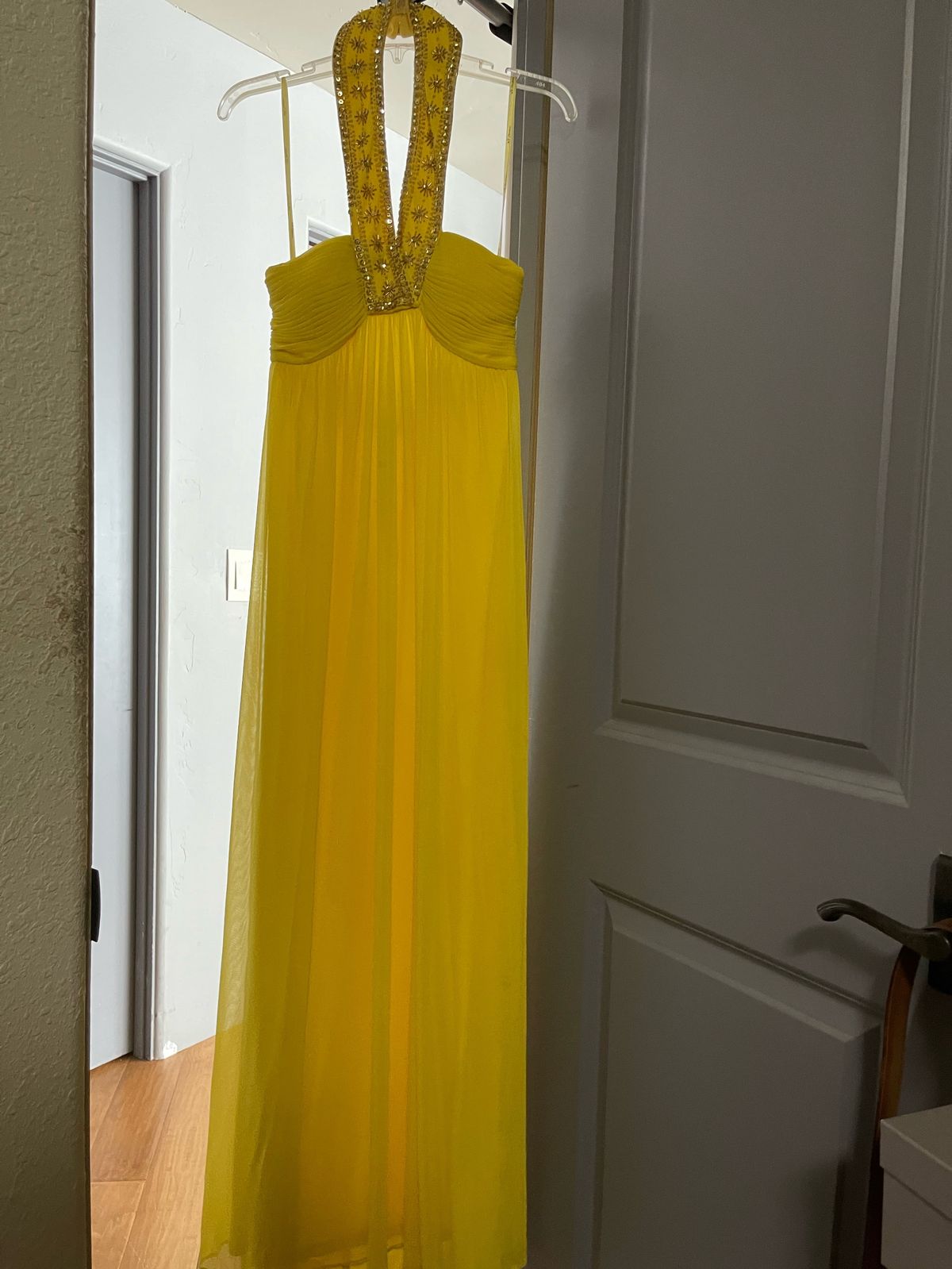 Size 8 Prom Yellow Cocktail Dress on Queenly