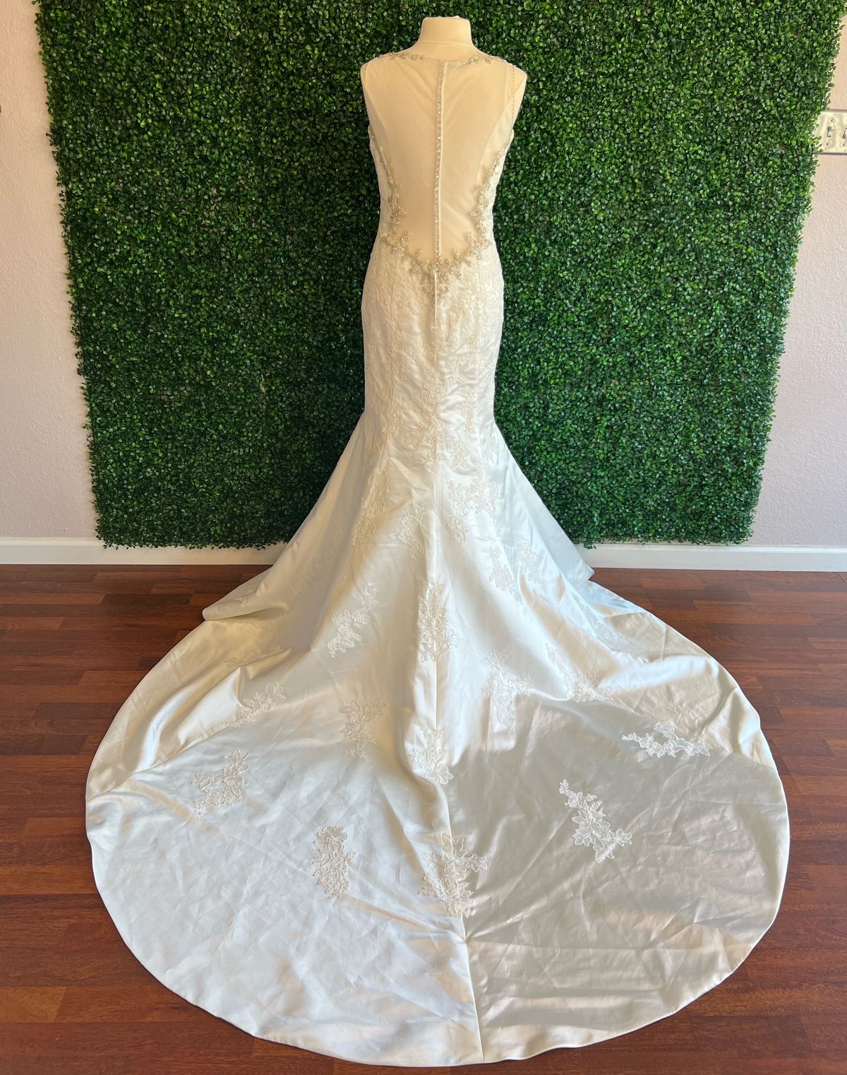 Sophia Tolli Size 10 Wedding Lace White Mermaid Dress on Queenly