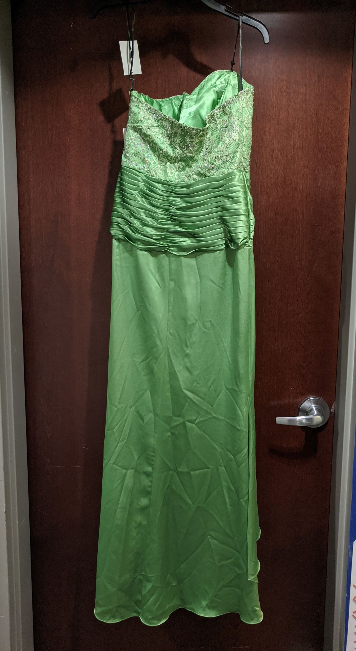 Style 7406 Riva Designs Size 8 Green Floor Length Maxi on Queenly
