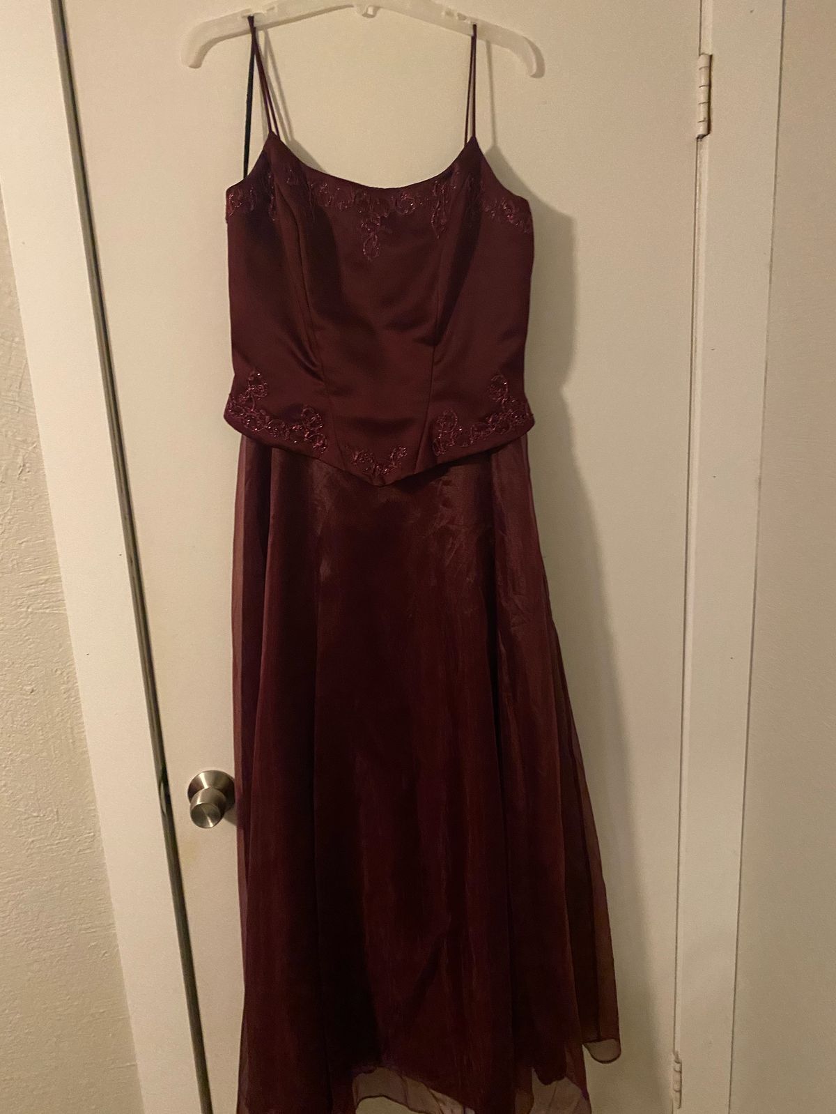 Dave and Johnny Size 12 Prom Burgundy Red A-line Dress on Queenly
