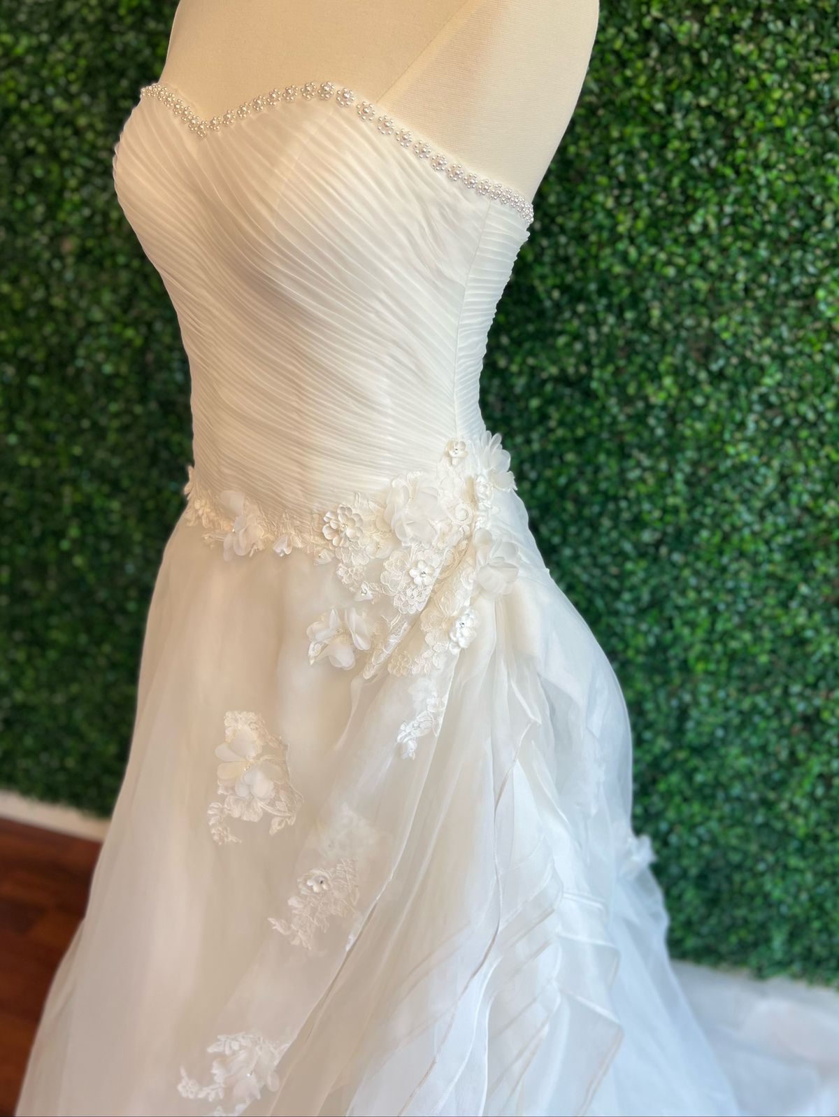 Size 8 Wedding Strapless Lace White A-line Dress on Queenly
